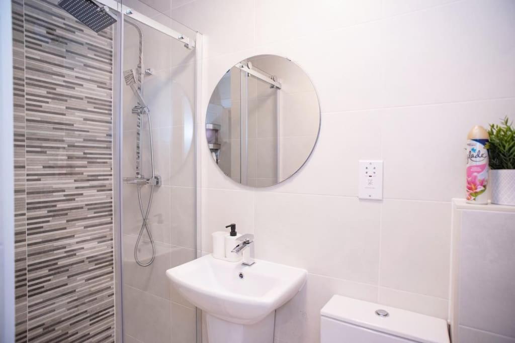 Walnut Luxurious 2-Bedroom With Ensuite - Parking, Netflix, Wifi - Close To Oxford, Bicester & Blenheim Palace Kidlington Exteriér fotografie